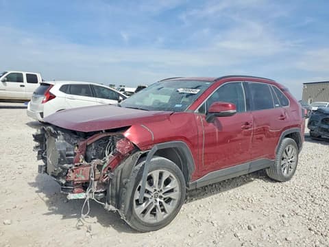 2021 Toyota RAV4, VIN 2T3C1RFV8MW132569. Фото 1 з 6 з аукціону Copart. Каталог авто зі США OpenDataCar.