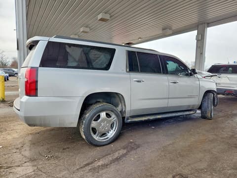 2017 Chevrolet Suburban, VIN 1GNSKHKC1HR132062. Фото 3 з 6 з аукціону Copart. Каталог авто зі США OpenDataCar.