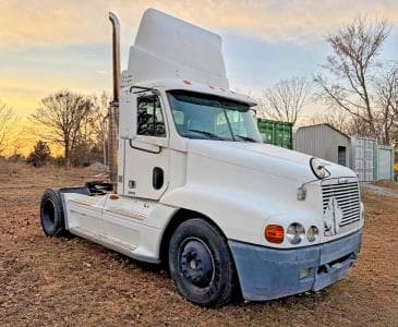 2002 Freightliner , VIN 1FUBBAA862PJ88345. Фото 1 з 6 з аукціону Copart. Каталог авто зі США OpenDataCar.