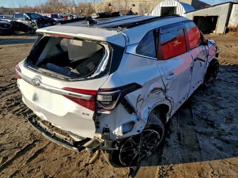 2021 Kia Seltos, VIN KNDEUCAA6M7068741. Photo 3 of 6 from Copart auction. OpenDataCar US salvage catalog.