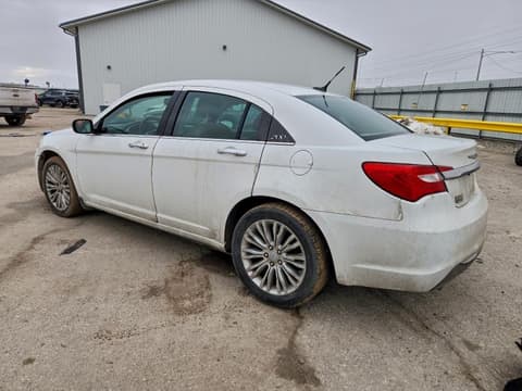 2013 Chrysler 200, VIN 1C3CCBCGXDN555429. Фото 2 з 6 з аукціону Copart. Каталог авто зі США OpenDataCar.