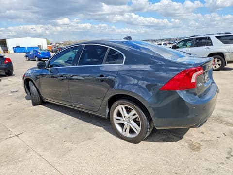 2015 Volvo S60, VIN YV140MFB1F1304775. Фото 2 з 6 з аукціону Copart. Каталог авто зі США OpenDataCar.