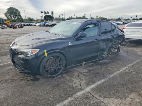 2022 Alfa romeo Stelvio, VIN ZASPAKEV6N7D49164. Фото 1 з 6 з аукціону Copart. Каталог авто зі США OpenDataCar.