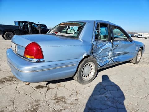 2000 Ford Crown Victoria, VIN 2FAFP74W8YX138403. Фото 3 з 6 з аукціону Copart. Каталог авто зі США OpenDataCar.