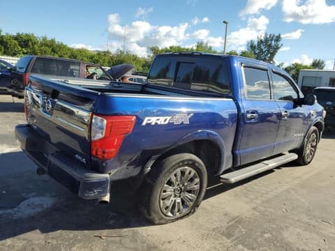 2017 Nissan Titan, VIN 1N6AA1E58HN512595. Фото 3 из 6 с аукциона Copart. Каталог авто из США OpenDataCar.