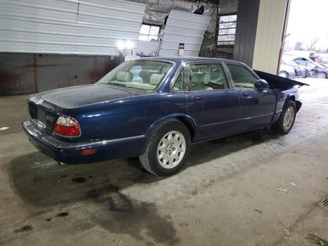 2002 Jaguar XJ-Series, VIN SAJDA14C02LF45629. Zdjęcie 3 z 6 z aukcji Copart. Katalog aut z USA OpenDataCar.