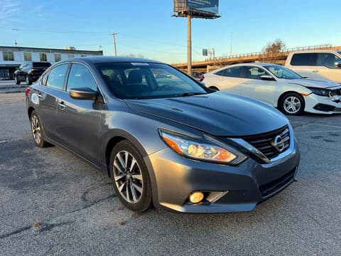 2017 Nissan Altima, VIN 1N4AL3AP0HC220568. Фото 2 з 6 з аукціону Copart. Каталог авто зі США OpenDataCar.