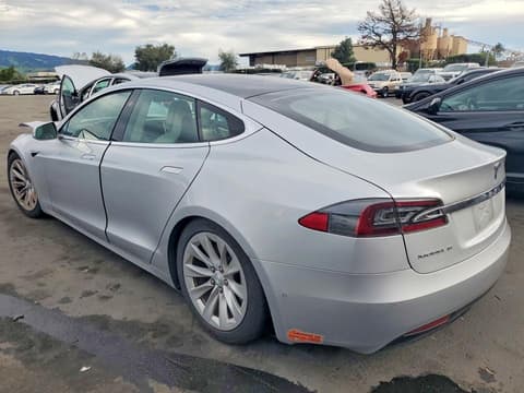 2018 Tesla Model S, VIN 5YJSA1E24JF246333. Фото 2 з 6 з аукціону Copart. Каталог авто зі США OpenDataCar.
