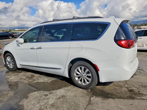 2017 Chrysler Pacifica, VIN 2C4RC1BG2HR564569. Фото 2 з 6 з аукціону Copart. Каталог авто зі США OpenDataCar.