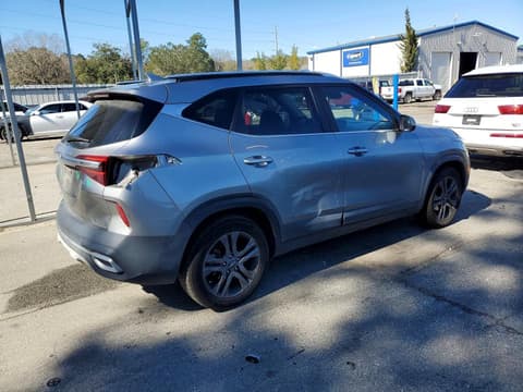 2023 Kia Seltos, VIN KNDEU2AA6P7409733. Фото 3 з 6 з аукціону Copart. Каталог авто зі США OpenDataCar.