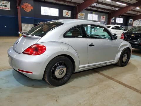 2015 Volkswagen Beetle, VIN 3VWF17AT8FM607839. Фото 3 з 6 з аукціону Copart. Каталог авто зі США OpenDataCar.
