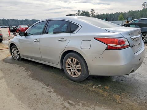 2015 Nissan Altima, VIN 1N4AL3AP6FN329666. Фото 2 з 6 з аукціону Copart. Каталог авто зі США OpenDataCar.