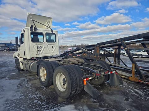 2024 Freightliner Cascadia 126, VIN 3AKJHLDV6RSUU9132. Фото 3 из 6 с аукциона Copart. Каталог авто из США OpenDataCar.