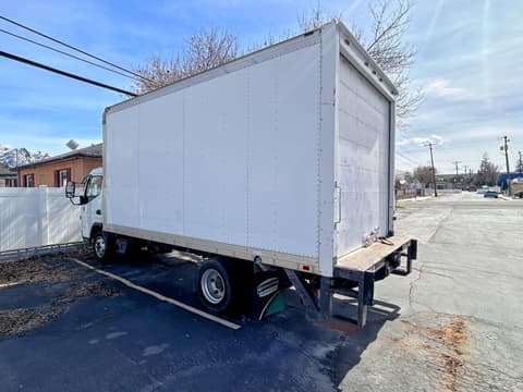 2012 Mitsubishi fuso truck of america inc , VIN JL6BNG1A8CK002900. Zdjęcie 3 z 6 z aukcji Copart. Katalog aut z USA OpenDataCar.