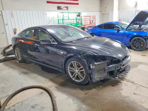 2015 Tesla Model S, VIN 5YJSA1E25FF117914. Фото 4 з 6 з аукціону Copart. Каталог авто зі США OpenDataCar.