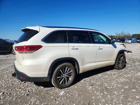 2018 Toyota Highlander, VIN 5TDKZRFH7JS542176. Фото 3 з 6 з аукціону Copart. Каталог авто зі США OpenDataCar.