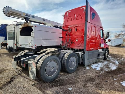 2022 Freightliner Cascadia, VIN 1FUJHHDR2NLMX2994. Фото 4 з 6 з аукціону Copart. Каталог авто зі США OpenDataCar.