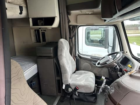 2018 Volvo VN, VIN 4V4NC9EH9JN896145. Фото 5 з 6 з аукціону Copart. Каталог авто зі США OpenDataCar.