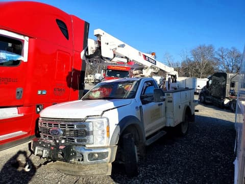 2024 Ford F-550 Super Duty, VIN 1FDUF5HT9RDA06733. Фото 2 из 6 с аукциона Copart. Каталог авто из США OpenDataCar.