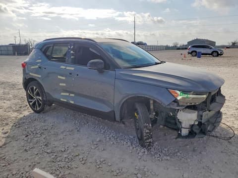 2022 Volvo XC40, VIN YV4AC2HM1N2664881. Zdjęcie 4 z 6 z aukcji Copart. Katalog aut z USA OpenDataCar.