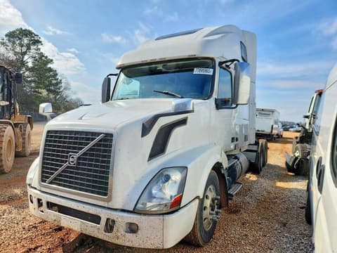 2014 Volvo VNL, VIN 4V4NC9TG2EN177576. Фото 2 из 6 с аукциона Copart. Каталог авто из США OpenDataCar.