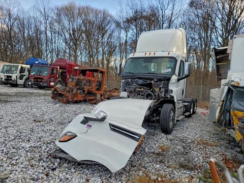 2024 Freightliner Cascadia 126, VIN 3AKJHLDV5RDUW2068. Фото 2 из 6 с аукциона Copart. Каталог авто из США OpenDataCar.
