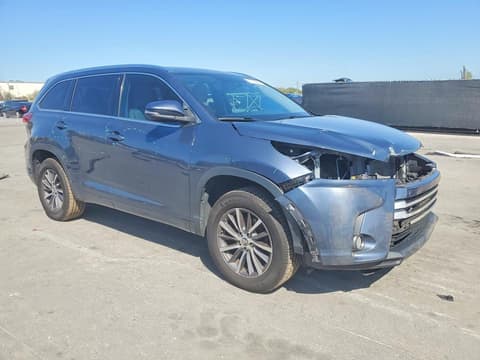 2018 Toyota Highlander, VIN 5TDKZRFH0JS259053. Фото 4 з 6 з аукціону Copart. Каталог авто зі США OpenDataCar.