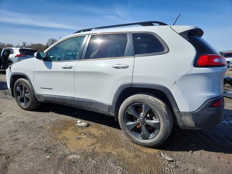 2015 Jeep Cherokee, VIN 1C4PJMCB1FW774828. Фото 2 з 6 з аукціону Copart. Каталог авто зі США OpenDataCar.