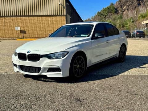 2017 Bmw 3 Series, VIN WBA8E5G32HNU45255. Фото 2 з 6 з аукціону Copart. Каталог авто зі США OpenDataCar.