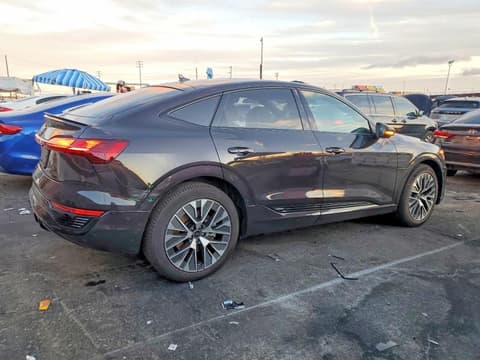 2024 Audi Q8, VIN WA1CAAGE7RB063478. Фото 3 з 6 з аукціону Copart. Каталог авто зі США OpenDataCar.