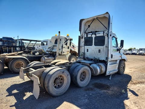 2017 Freightliner Cascadia 125, VIN 3AKJGEDR7HSHE1290. Фото 4 з 6 з аукціону Copart. Каталог авто зі США OpenDataCar.