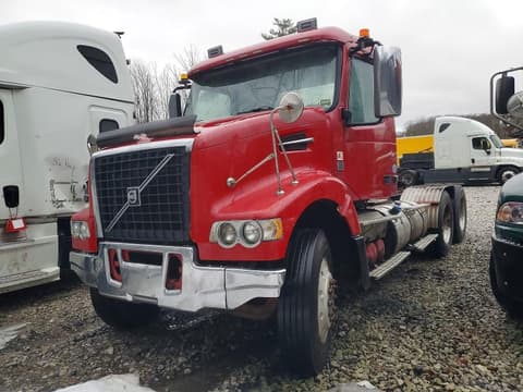 2013 Volvo VHD, VIN 4V4KC9EJ8DN147556. Photo 2 of 6 from Copart auction. OpenDataCar US salvage catalog.