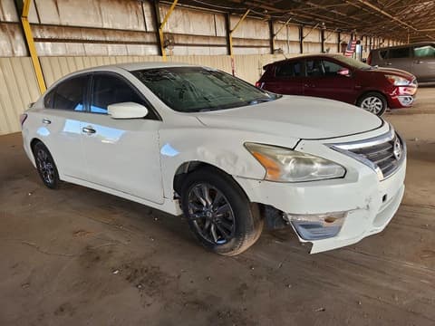 2015 Nissan Altima, VIN 1N4AL3AP4FN890514. Фото 4 з 6 з аукціону Copart. Каталог авто зі США OpenDataCar.