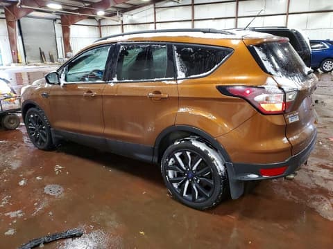 2017 Ford Escape, VIN 1FMCU9GD5HUE53769. Фото 2 з 6 з аукціону Copart. Каталог авто зі США OpenDataCar.