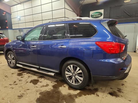 2017 Nissan Pathfinder, VIN 5N1DR2MM7HC911805. Фото 2 з 6 з аукціону Copart. Каталог авто зі США OpenDataCar.