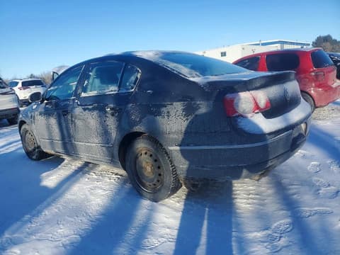 2010 Volkswagen Passat, VIN WVWAK9AN7AE121593. Фото 2 з 6 з аукціону Copart. Каталог авто зі США OpenDataCar.