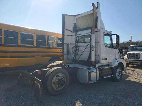 2017 Volvo VNL, VIN 4V4N39TG4HN988025. Фото 4 з 6 з аукціону Copart. Каталог авто зі США OpenDataCar.