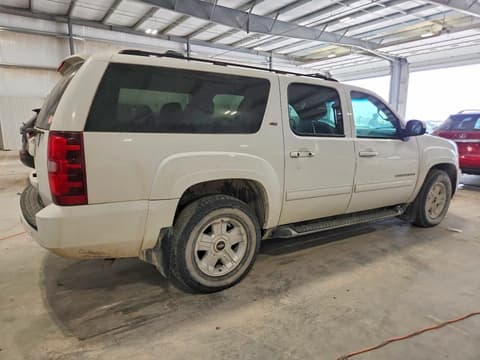 2014 Chevrolet Suburban, VIN 1GNSKJE73ER179935. Фото 3 з 6 з аукціону Copart. Каталог авто зі США OpenDataCar.