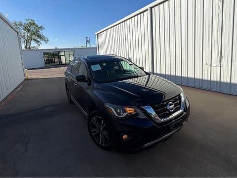 2017 Nissan Pathfinder, VIN 5N1DR2MMXHC677868. Фото 1 з 6 з аукціону Copart. Каталог авто зі США OpenDataCar.
