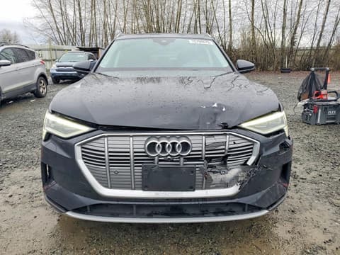 2019 Audi e-tron, VIN WA1LAAGE2KB024819. Фото 5 з 6 з аукціону Copart. Каталог авто зі США OpenDataCar.