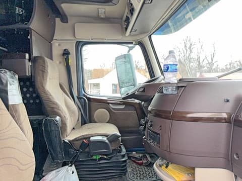 2017 Volvo VN, VIN 4V4NC9EH5HN973376. Фото 5 з 6 з аукціону Copart. Каталог авто зі США OpenDataCar.