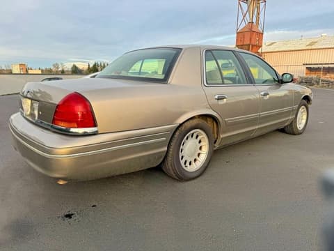 2001 Ford Crown Victoria, VIN 2FAFP74W41X162882. Фото 4 з 6 з аукціону Copart. Каталог авто зі США OpenDataCar.