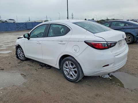 2018 Toyota Yaris, VIN 3MYDLBYV9JY333827. Фото 2 з 6 з аукціону Copart. Каталог авто зі США OpenDataCar.