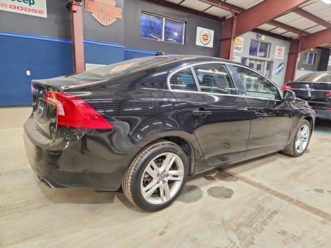 2015 Volvo S60, VIN YV126MFK8F2364472. Фото 3 з 6 з аукціону Copart. Каталог авто зі США OpenDataCar.