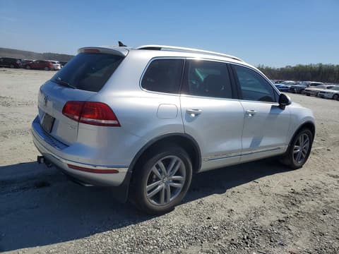 2016 Volkswagen Touareg, VIN WVGEF9BP7GD001843. Фото 3 из 6 с аукциона Copart. Каталог авто из США OpenDataCar.