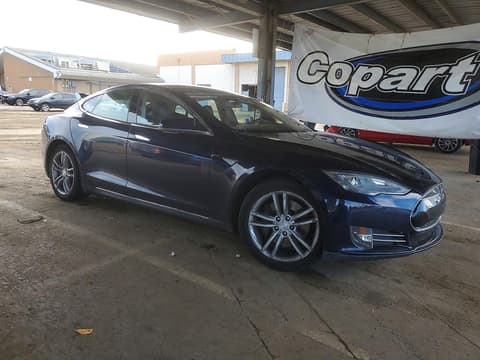 2014 Tesla Model S, VIN 5YJSA1S1XEFP34994. Фото 4 з 6 з аукціону Copart. Каталог авто зі США OpenDataCar.