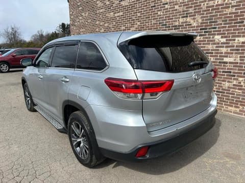 2017 Toyota Highlander, VIN 5TDZARFH3HS027501. Фото 2 з 6 з аукціону Copart. Каталог авто зі США OpenDataCar.