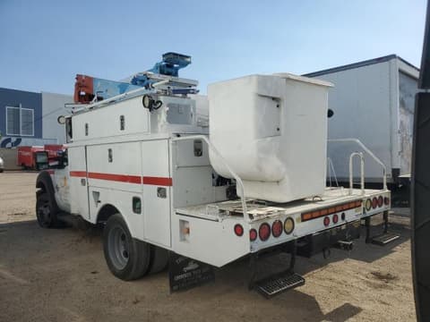 2011 Ford F-550 Super Duty, VIN 1FDUF5HT3BEC55027. Фото 2 из 6 с аукциона Copart. Каталог авто из США OpenDataCar.