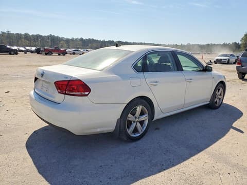 2015 Volkswagen Passat, VIN 1VWAT7A3XFC103475. Zdjęcie 3 z 6 z aukcji Copart. Katalog aut z USA OpenDataCar.