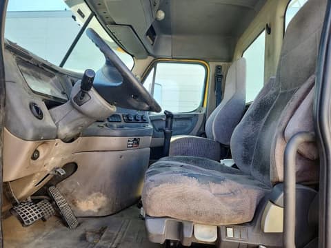 2014 Freightliner Cascadia, VIN 3AKBGDDV4ESFZ0422. Фото 5 з 6 з аукціону Copart. Каталог авто зі США OpenDataCar.